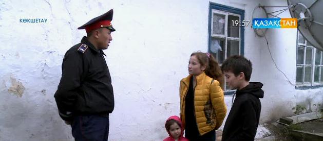Көкшетаулық полиция қызметкері Данияр Аманжол өртке оранған үйден төрт бала мен олардың анасын құтқарды