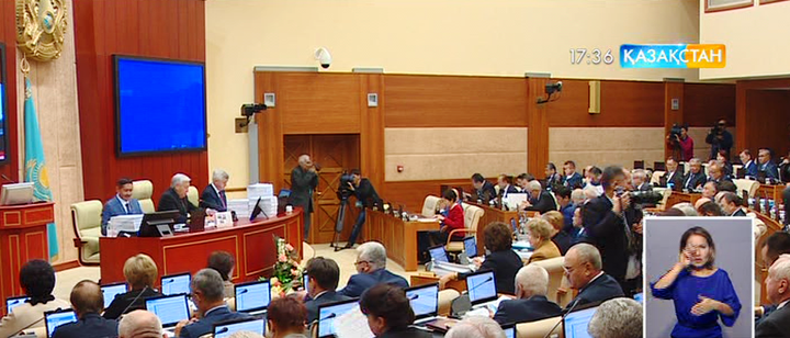 Мәжілісте депутат Мәулен  Әшімбаев «Ақпаратқа қол жеткізу» туралы Заң жобасын таныстырды
