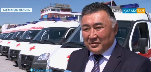 В Караганде ключи от 37 новых автомобилей вручили службе скорой помощи