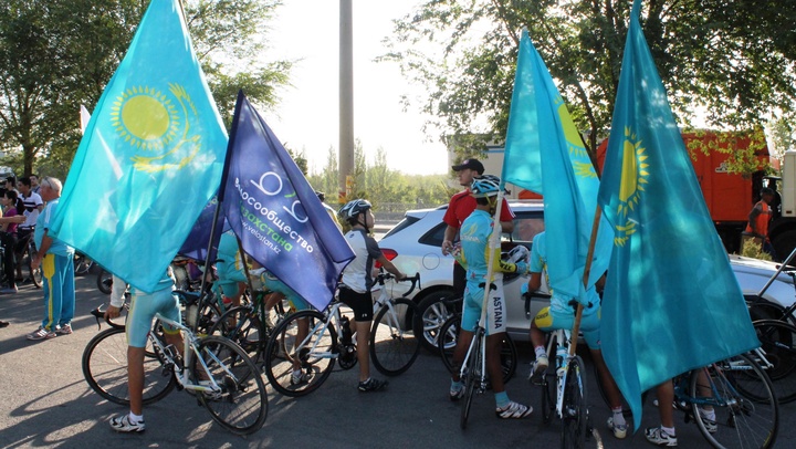 Оңтүстік Қазақстан облысының тұрғындары ҚР Конституциясы күніне орай велошеру өткізді (ФОТО)
