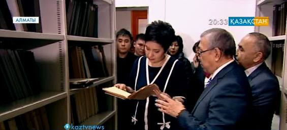 Гүлшара Әбдіқалықова М.Әуезов атындағы Әдебиет және өнер институтының ғылыми ұжымымен кездесті (толығырақ)