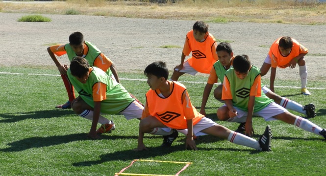 Таразда футбол спорт мектебінің шәкірттері флешмоб ұйымдастырды