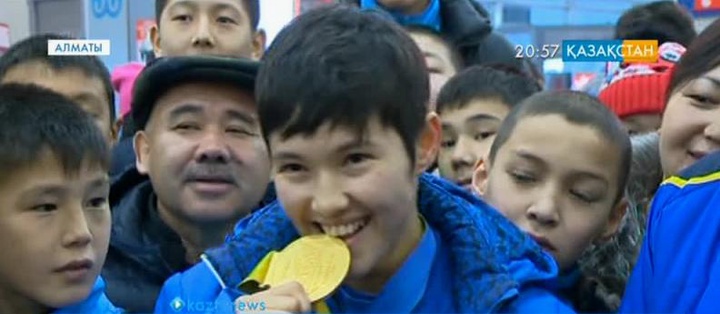 Бокстан Әлем чемпионы Назым Қызайбай елге оралды