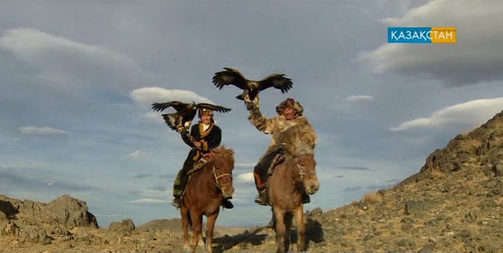 Әкелі-балалы бүркітшілер (БЕЙНЕБАЯН)