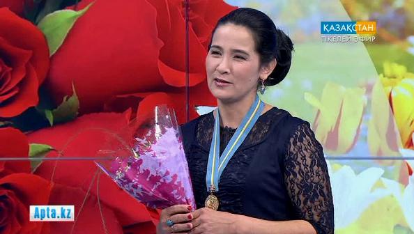 «Алтын алқа» иегері Мереке Ақсиева «Аpta.kz» студиясында