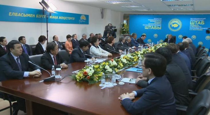 Нұрсұлтан Назарбаев республикалық қоғамдық штаб мүшелерімен кездесті