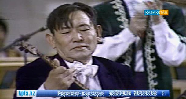 Мәскеуде Н.Тілендиев дирижерлік еткен «Отырар сазы» оркестрінің концертінен үзінді (БЕЙНЕБАЯН)