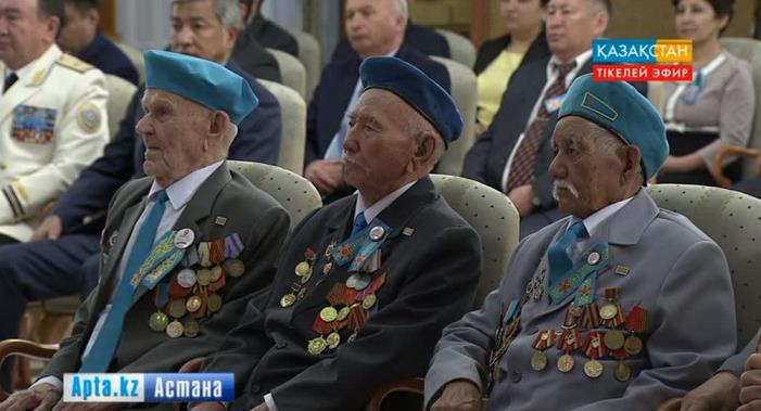 Мемлекет басшысы  Нұрсұлтан Назарбаев соғыс және тыл ардагерлеріне құрмет көрсетті