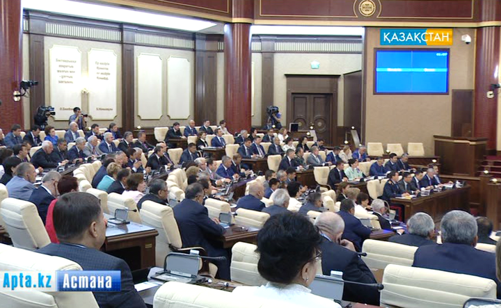 Жазғы демалыстарынан оралған Парламент  депутаттарын  қыруар  шаруа күтіп  тұр