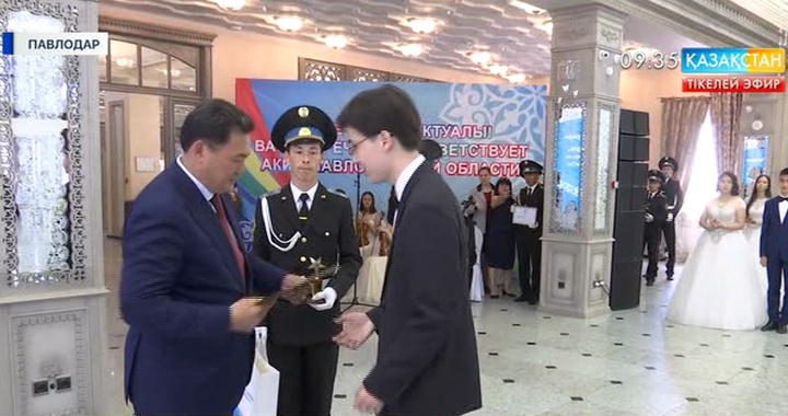 Павлодарда дарынды балаларға арналған салтанатты бал өтті