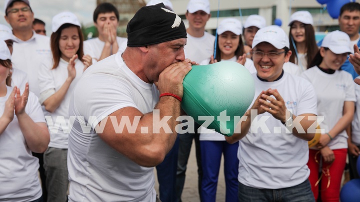 Қазақстандық алып күш иесі Сергей Цырульников әлемдік рекорд орнатты