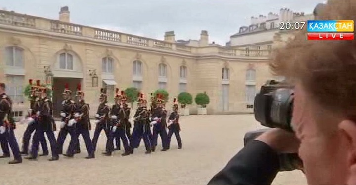 Шілденің 14-де Францияда Бастилия қамалын алу мерекесі тойланады