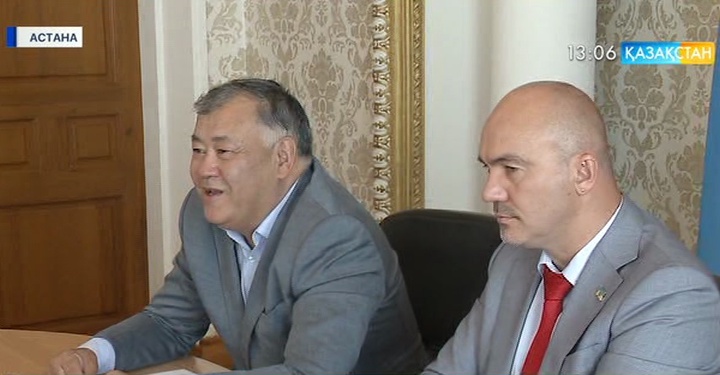 Қазақстанның «Болашақ» академиясы Украина елшілігіне құнды еңбектер табыстады