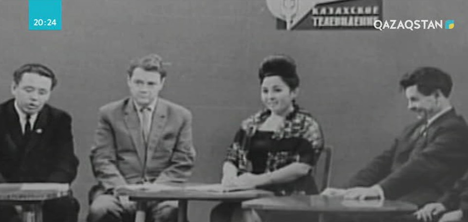 Моншадағы душта жалаңаш дикторлар