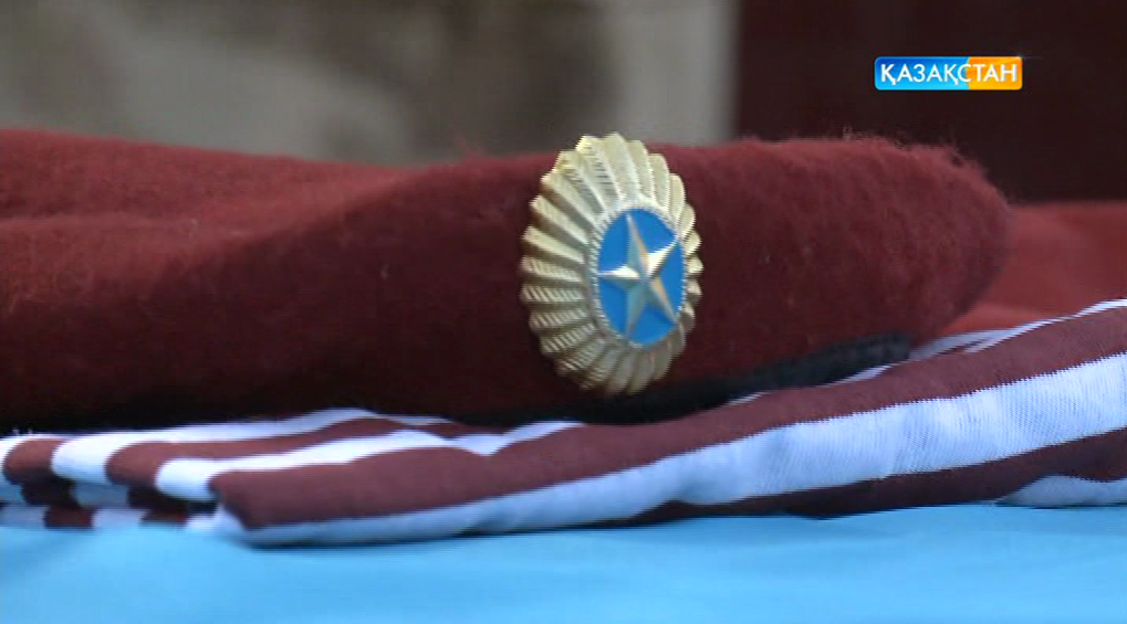 Миджеттердің үлкен мүшесі бар КСРО кезіндегі порно видео